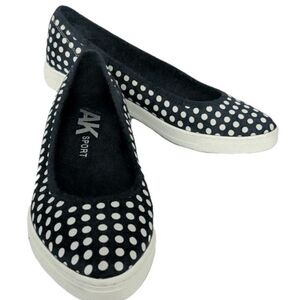 ANNE KLEIN SPORT AK Over The Top Womena Slip-On Flats Blue Polka Dot Shoes 7.5